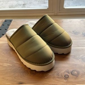 Maeve - Slipper platforms - Green - Gently Used - size 8